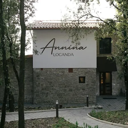 Annina *